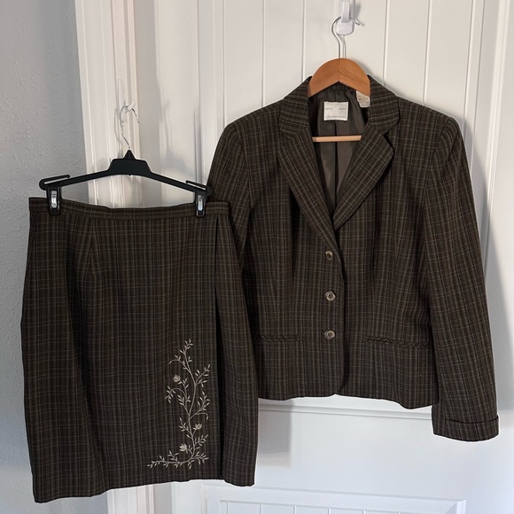 Emma & James A Liz Claiborne Co. Plaid embroidered Skirt suit Sz 8 - Picture 1 of 15